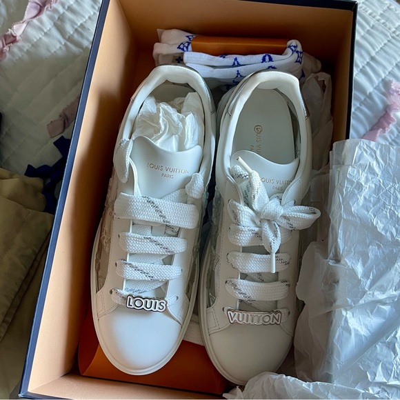 LOUIS VUITTON 
Monogram PVC Time Out Sneakers 8.5 Silver - Picture 7 of 9